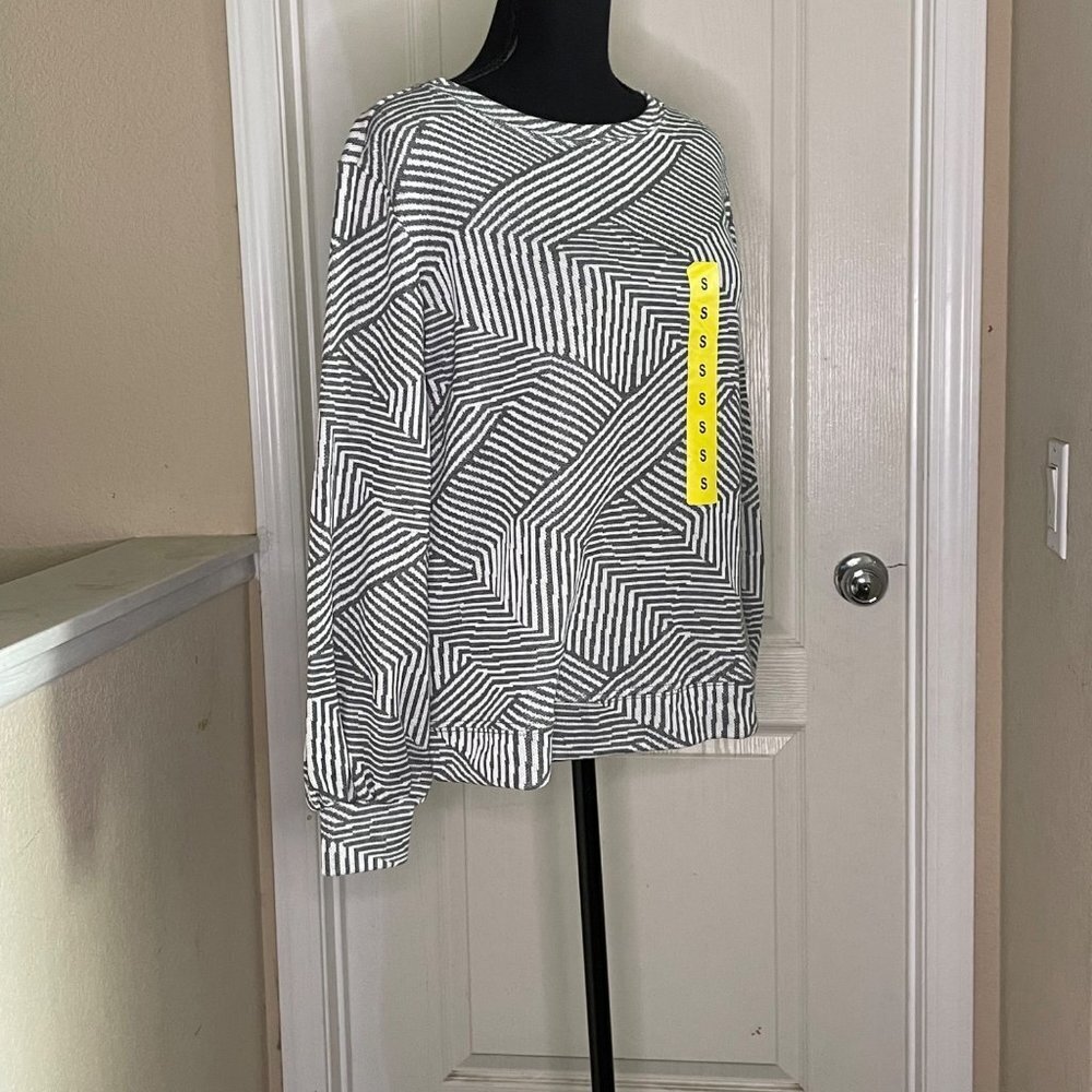 Ellen Tracy Women's size Small Long Sleeve Fine Knit Pullover Top Grey White NEW